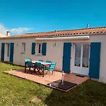 Maison Oleron 3 Chambres, Jardin Et Cheminee, Plage A Pied La Brée-les-Bains